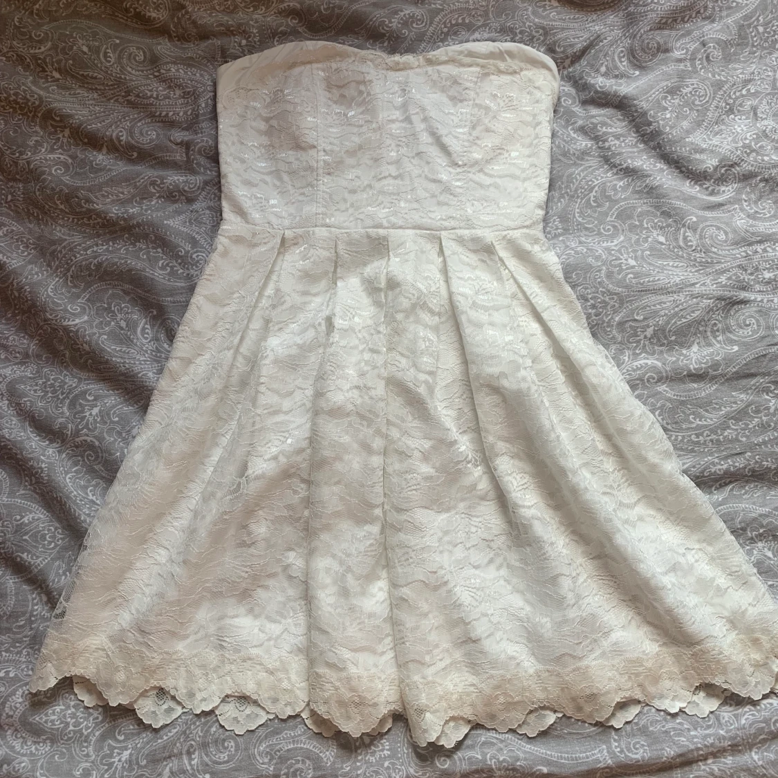 Vit spetsklänning  - 90