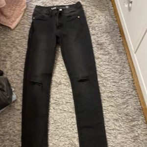 Svarta skinnyjeans  - Sköna 