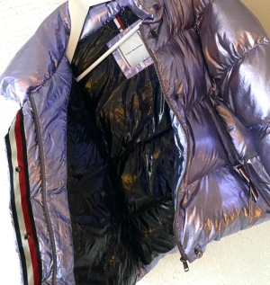 Tomy Hilfiger Jacka metallic  - Tommy Hilfiger dunjacka i metallic. Strl s. I nyskick. Limited edition, finns endast en i världen!  