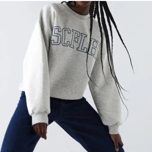 Sweatshirt  - Sweatshirt/tjocktröja från Gina i storlek XL, sparsamt använd 🌸