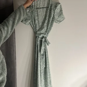 Klänning från SHEIN, storlek S oanvänd  - Klänning storlek S oanvänd 