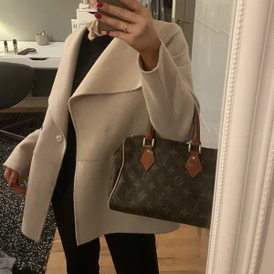 Kappa! - En jättefin kappa från märket Wera! Storlek s/m och inte någon tecken på användning!Köp direkt för 800 plus frakt!!💓