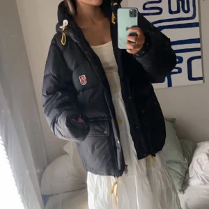 Fjällräven jacka  - Säljer min Fjällräven jacka som jag köpte nyligen.❤️ först till kvarn!  Jag betalar frakten