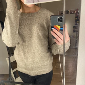 Stickad tröja  - Jättefin o skön stickad tröja från vero Moda i bra skick. Passar xs-m