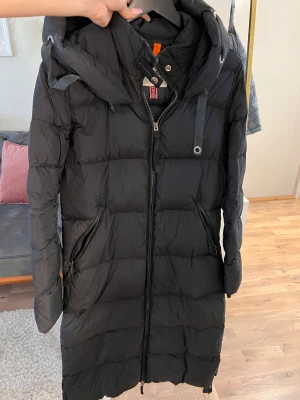 Vinterjacka  - Parajumpers vinterjacka S size änvanda 2 år