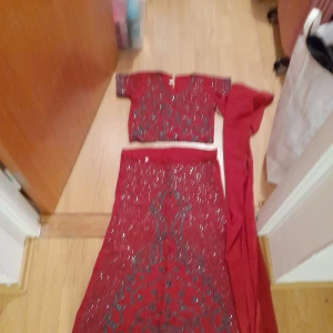 Indiska/Afganska kläder 3 delar  - Ny oanvända Indiska/afganska kläder i 3 delar Kjol,top och sjal medföljer. 