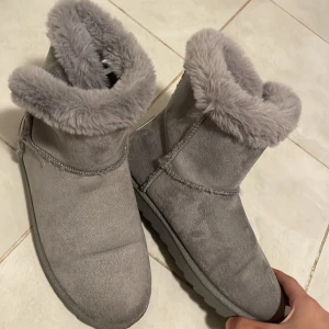 Uggs  - Säljer nu dessa uggs använt 1 gång 