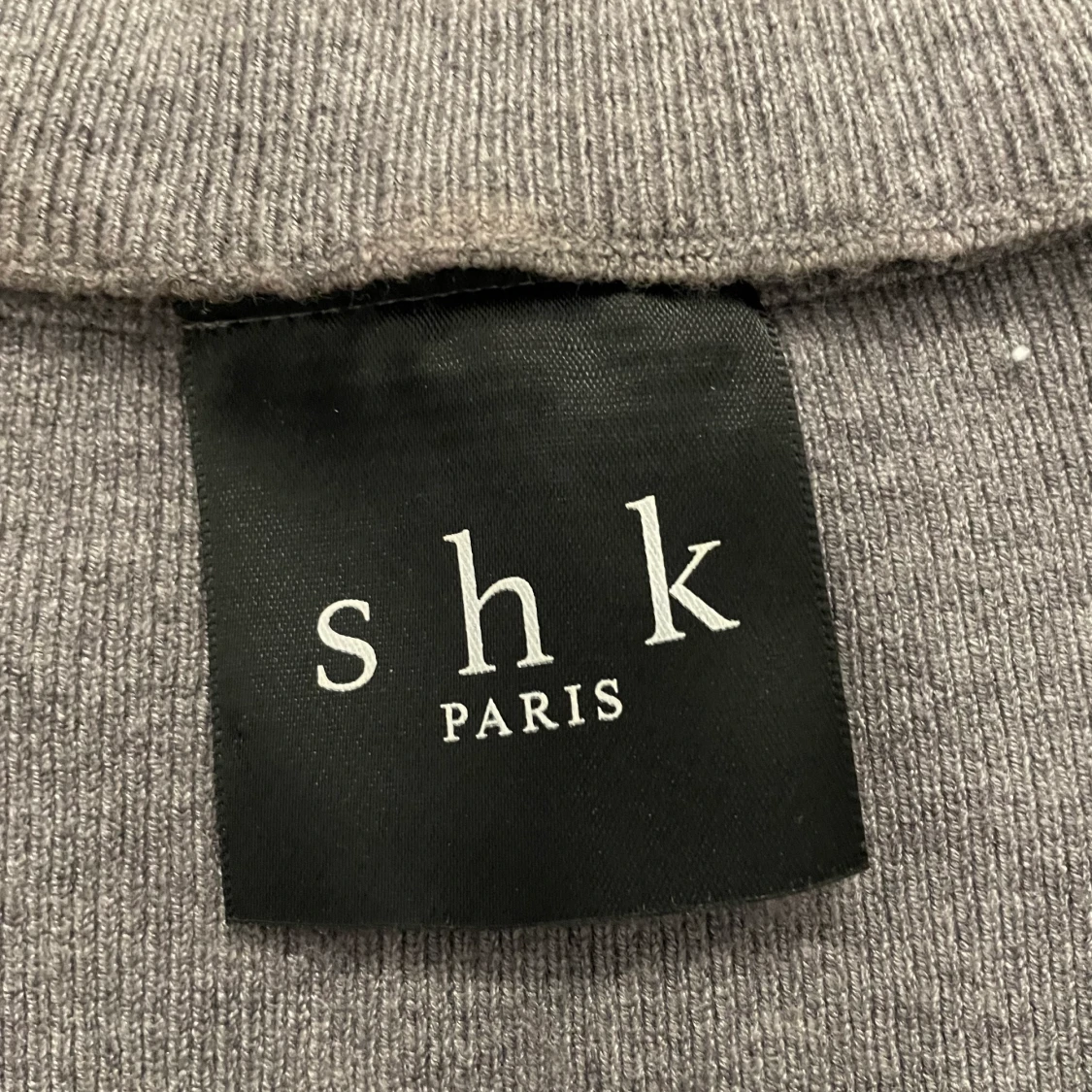 Grå, v-ringad tröja  - 90