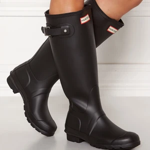 Hunters stövlar - Använda en gång, i jättebra skick. Pris kan diskuteras! (Köpta för 1200kr) Har dem även i storlek 37!