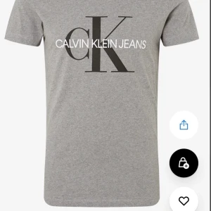 Calvin Klein t-shirt - Grå stilren fin Calvin Klein t-shirt, oanvänd 