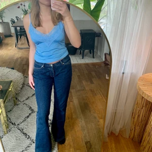 Blått linne - Blått linne från Zara med spetsdetalj. Passar som S/M