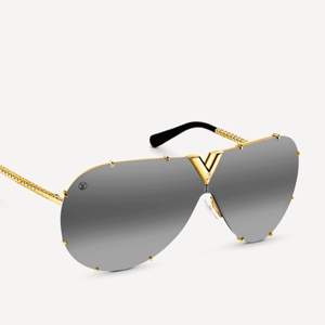Ett par solglasögon som är A-kopia av Louis Vuitton. Priset går att diskutera vid snabbafför!