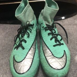 Fotboll skor - Fotboll skor den har inte använt så mycket super bekväm.