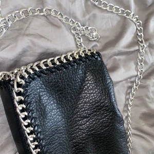 Axelväska  - Svart axelväska, ej använd mycket. Bra kvalitet.