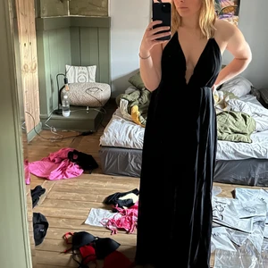 Balklänning  - Balklänning köpt på shein, endast testad. Säljer då jag hittade en annan. Jag är 165 och den går ner till golvet.  Köparen står för eventuell frakt. 🌸