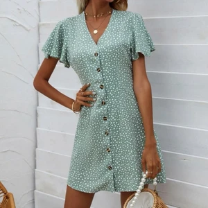 Klänning - Säljer min helt fantastiskta klänning från SHEIN då den inte passar. Aldrig använd💕