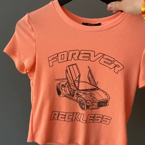 Topp  - Fin topp 30kr plus frakt 