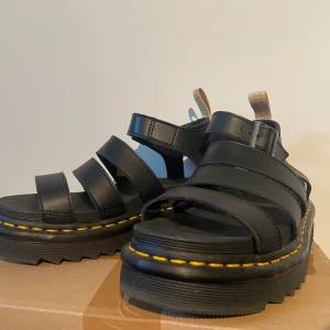 Dr. Martens sandaler, vegan, stl 38 - Sandaler oanvända 