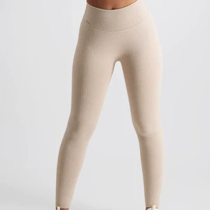 Tights Aimn - Tights från Aimn. I fint skick. Storlek S men passar även M skulle jag säga! Jag köpte dem för 599kr men säljer nu för 300kr.