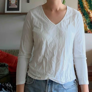  - Vit långärmad tröja. Priset+frakt