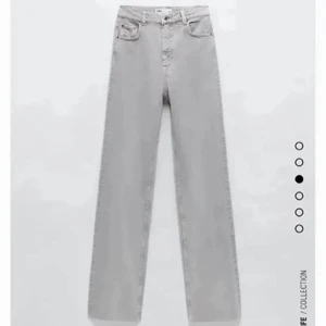 Zara Jeans - Ljusgråa jeans ifrån zara!! Lite fläckiga men de går bort i tvätten så tvättar de såklart innan! Annars i toppen skick