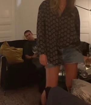 Skjorta i satin - Ursnygg skjorta i storlek M! Man kan styla upp den och även styla ner den, eller ha den som en pyjamasskjorta då den är as skön!    Lånad bild! 