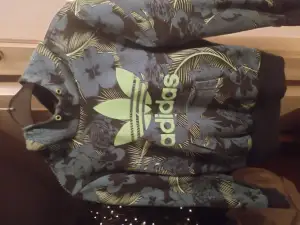 Unik Adidas tröja köpt här på plick för ca 6 mån sen 