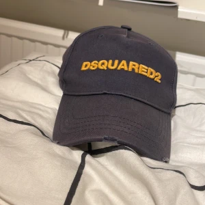 Dsquared2 keps  - Säljer nu pga att den inte används. Pris kan disskuteras 