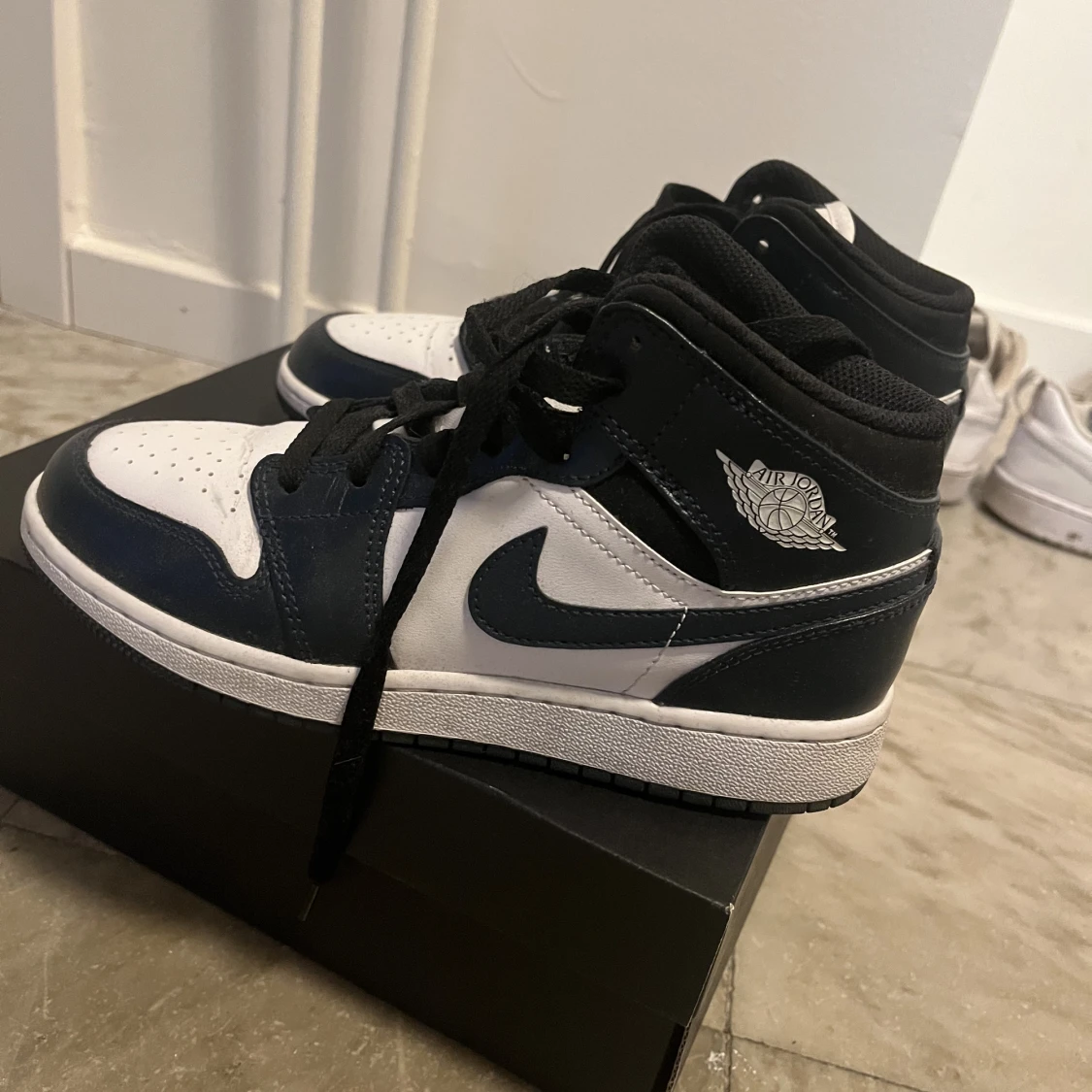 Air Jordan 1 Mid Dark Teal - 90