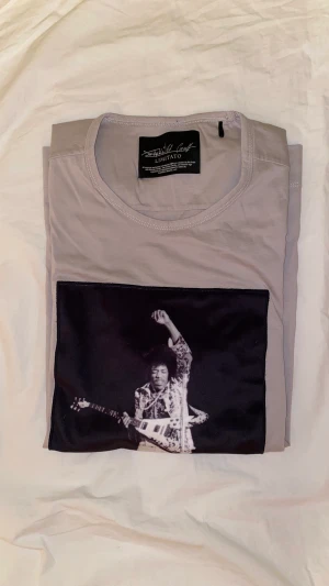 Limitato T-shirt - 9/10 inga flaws och knappt använd.