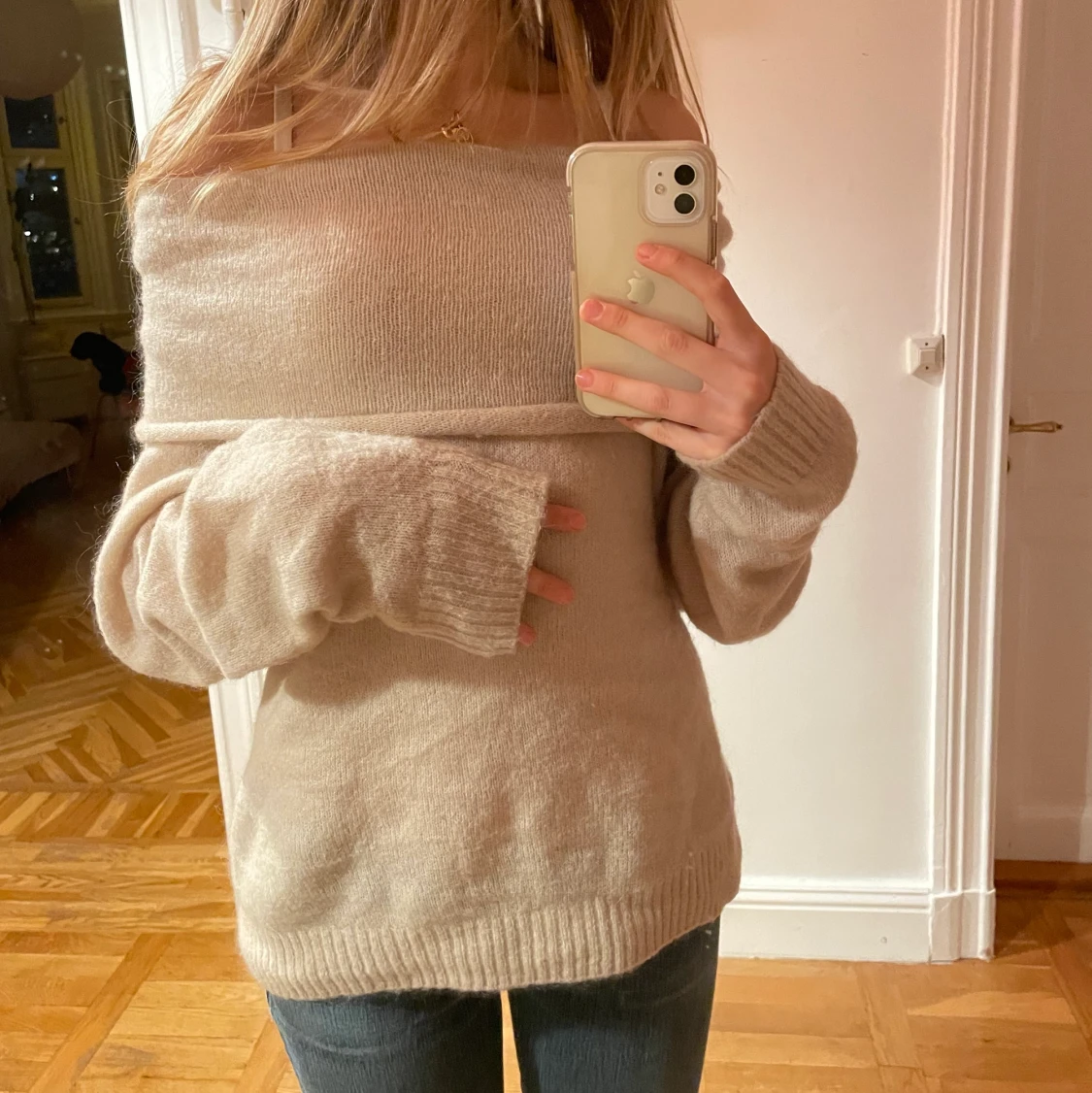 Off-shoulder tröja!