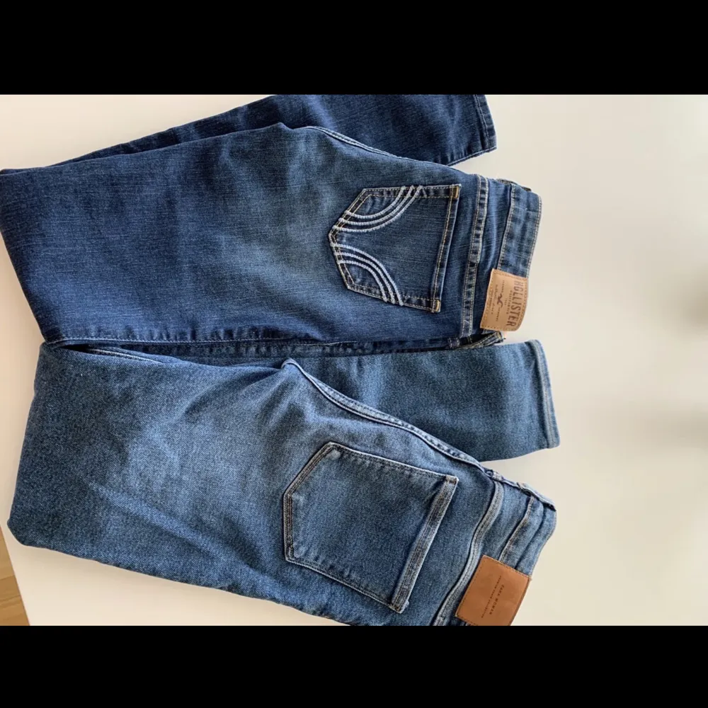 Super skinny’s passar en x-small Hollister helt nya Zara sparsamt använda BÅDA FÖR 300kr. Jeans & Byxor.