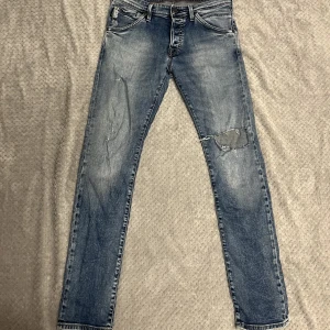 Jack & Jones Glenn Slim fit 31/32 - Gamla slitna jeans från Jack & Jones med storlek W31 L32. Pris kan diskuteras vid snabbaffär. 