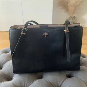 Svart väska från hm - Svart snygg väska från hm