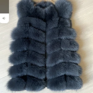 Pälsväst  - Pälsväst 90cm, mörkgrå, äkta päls. Som ny!