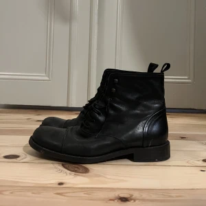 HOPE by Ringstrand Söderberg, kängor, strl: 37, svart - HOPE boots i gott skick och ny sula. Nypris ca 2500kr men säljs inte längre😊