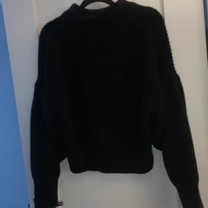 Stickad tröja  - Supertjock stickad tröja ifrån HM knappt använd frakt tillkommer 