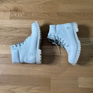 Timberland boots - Mycket bra skick! Tecken på användning finns. Storlek W8 = 39 eu Baby mint färgad.