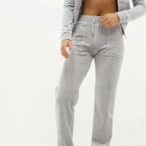 Juciy couture byxor  - Säljer dessa för det inte längre kommer till någon användning (inga defekter eller liknande)  💗💖 skriv för egna bilder