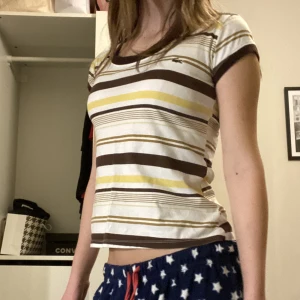 T-shirt  - T-shirt från Lacoste i okänd strl men uppskattar den till S/XS :)  