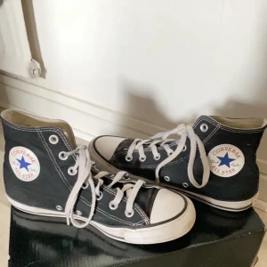 Converse - Svarta converse storlek 39, bra skick, endast använda några få gånger 250kr + frakt