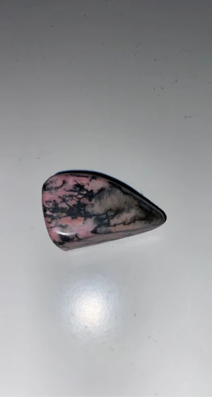 rodonit - rodonit är en kristall för utveckling och lärande💓