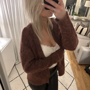 Brun kofta  - Brun röd kofta från Nakd! I Wool blend❤️💗