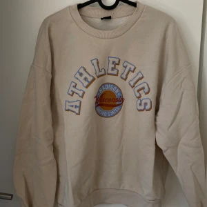 Ny ljusbeige Tröja - Ny ljusbeige tröja från gina 