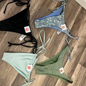 Bikinis - Säljer dessa bikinis alla i storlek Xs förutom en överdel i S. Allt är från bikbok förutom den gröna spets topp/bh vilket är från monki. Antigen 20kr styck eller 3 för 50kr. Endast testat då allt har prislapp kvar. Köparen står för frakten 