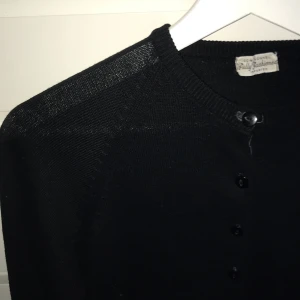 kofta⚡️ - En super fin och varm kofta från fully fashioned✨säljer då den är lite kort på mig⚡️står ej någon storlek men skulle tro S/M💕 skriv för fler bilder eller info 💞