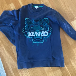 Kenzo tröja  - Tröjan är i utmärkt skick, tröjan har storlek XXS men passar även XS, 