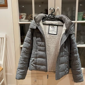 Mjukaste vinterjackan!! - Supersöt vinterjacka i stl S som värmer massa och är perfekt till nu i vinter ❄️ 💕