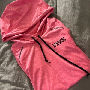PINK träningströja - Träningströja med huva ifrån märket Pink 