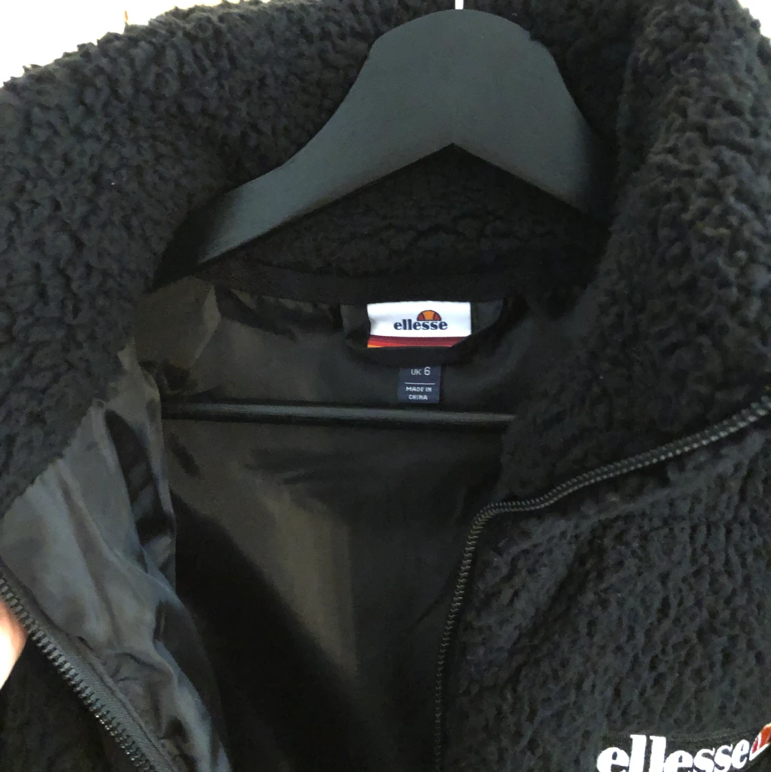 Ellesse crop vadderad Teddy jacka  - 90